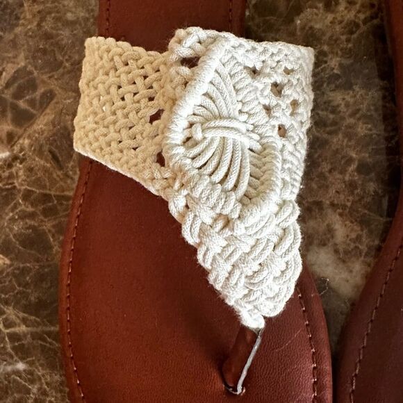 MIA-Women's 9.5 Ivory Color Crochet Flat Thong Sandals w/Beautiful Design - Picture 2 of 4